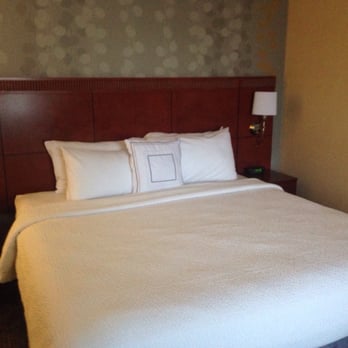 Courtyard Rockford - Impressed with the modern decor and such comfortable beds!!! - Hotels Near Me - Rockford, Illinois