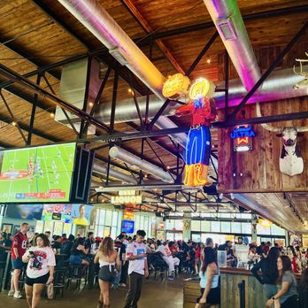 Little Woodrow's EaDo - Sports Bars Near Me - Houston, Texas