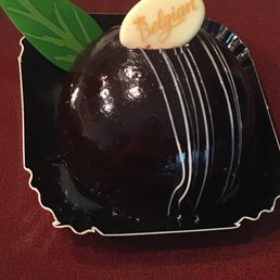 Une "bomb au chocolat". SO GOOD! Une "bomb au chocolat". SO GOOD!