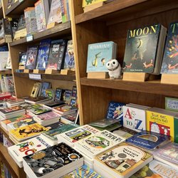 Booklink Booksellers - Great selection of children's books.
