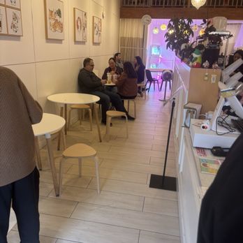 Heeretea - Inside seating - Coffee & Tea Near Me - San Mateo, California