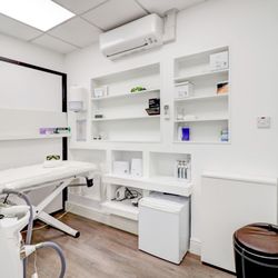 Simply Clinics - Treatment room at Southgate Simply Clinics