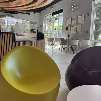 D'Liras - Bakeries Near Me - Wilton Manors, Florida