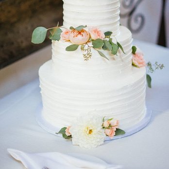 Verde Flowers - flowers on our cake - Floral Designers Near Me Verde Flowers - flowers on our cake - Floral Designers Near Me