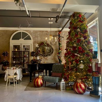 Tea Rose Garden - Entrance with Christmas tree - Tea Rooms Near Me - Pasadena, California