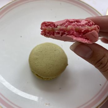 Ladurée - Rose and pistachio macarons - Bakeries Near Me - London, XGL Ladurée - Rose and pistachio macarons - Bakeries Near Me - London, XGL