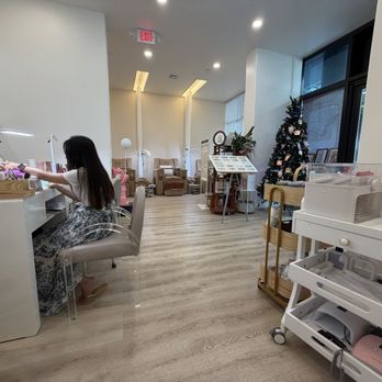 K1 Aesthetic SPA - Facing west - Nail Salons Near Me - Urban Honolulu, Hawaii