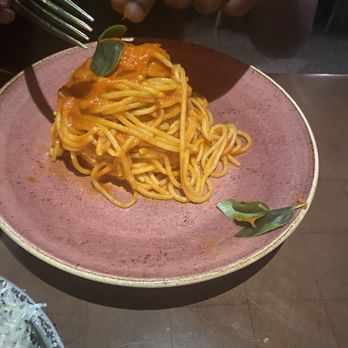L'Ardente - Spaghetti al Pomodoro Fresco - Italian Near Me - Washington, DC, District of Columbia