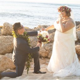 Poses on the beach designed by our photographer