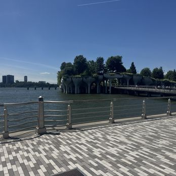 Gansevoort Peninsula - Parks Near Me - New York, New York