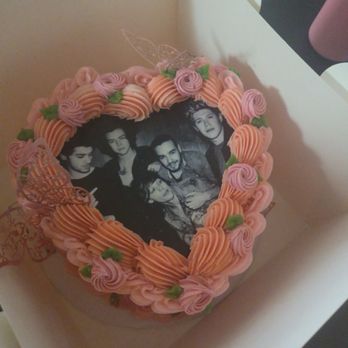 FloraDonna's Cakery - 6in vintage heart cake - Cupcakes Near Me - Lancaster, California FloraDonna's Cakery - 6in vintage heart cake - Cupcakes Near Me - Lancaster, California