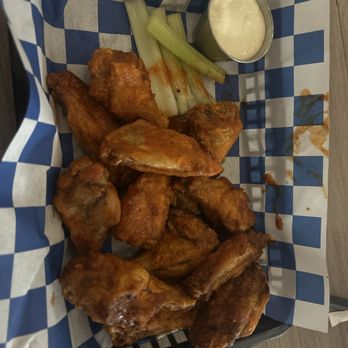 Back Porch Brewing - Wings: hot & "rub me wet" - Brewpubs Near Me - Carlisle, Pennsylvania