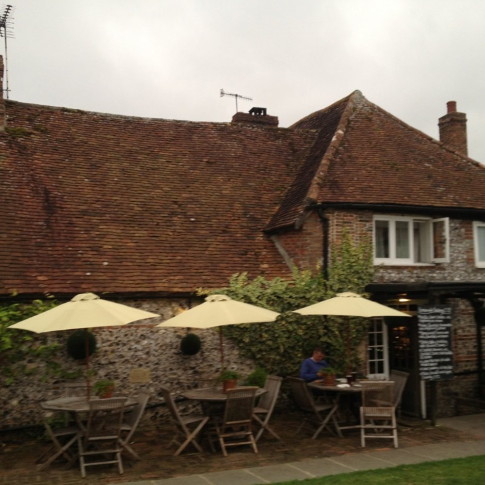 Fox Goes Free - Back Patio - Pubs Near Me