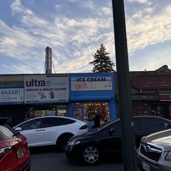 Max & Mina's - Ice Cream & Frozen Yogurt Near Me - Flushing, New York