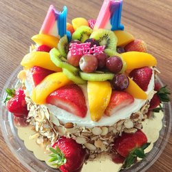 Publix - Myrtle Beach - Strawberry And Peach Sensation Cake.