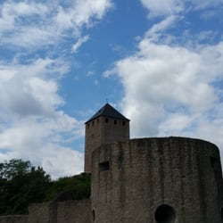 Burg Lichtenberg - Wehrturm und Bergfried