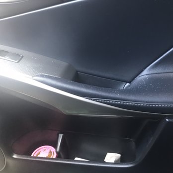 Globo Auto Glass - If you see the trim, there are no scratches. And the photo was taken right before the technician started to fix my window. - Auto Glass Services Near Me - Burlingame, California Globo Auto Glass - If you see the trim, there are no scratches. And the photo was taken right before the technician started to fix my window. - Auto Glass Services Near Me - Burlingame, California