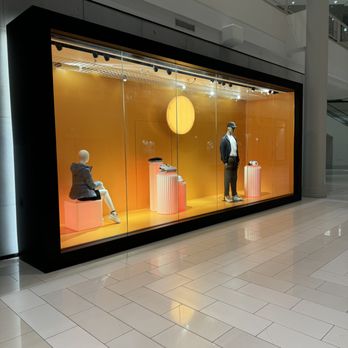 Image360 - Canada Goose Window Display Mall Of America - Graphic Design Near Me - Bloomington, Minnesota Image360 - Canada Goose Window Display Mall Of America - Graphic Design Near Me - Bloomington, Minnesota
