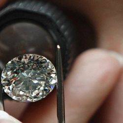 Fairfax Diamond Buyer - We use professional equipment to measure the purity and cut of diamond.
