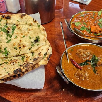 Indian Tadka - 2x garlic Naan, Andra mutton bottom, kadai chicken top - Indian Near Me - Sunnyvale, California Indian Tadka - 2x garlic Naan, Andra mutton bottom, kadai chicken top - Indian Near Me - Sunnyvale, California