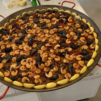 Papa Paella - a large pan of paellaella - Caterers Near Me Papa Paella - a large pan of paellaella - Caterers Near Me