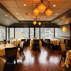 Water & Wine - Dinner with lake side view