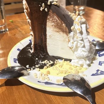 Duke's La Jolla - Hula Pie - New American Near Me - La Jolla, California