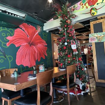 Platos - Dining area - Latin American Near Me - Carolina, Puerto Rico
