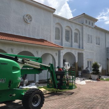 Williamsburg Painting Services - Primer paint on the mansion - Painters Near Me Williamsburg Painting Services - Primer paint on the mansion - Painters Near Me