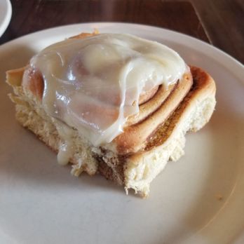 Otto's Place - Delicious Cinnamon Roll - New American Near Me - Galena, Illinois
