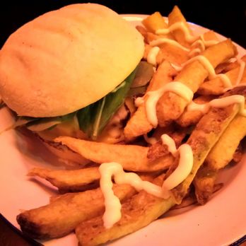 Saint Burguer - Hamburguesa Adam con fritas. - Burgers Near Me - Buenos Aires, C Saint Burguer - Hamburguesa Adam con fritas. - Burgers Near Me - Buenos Aires, C