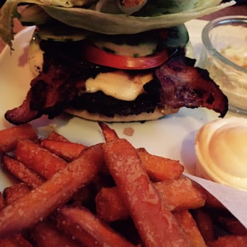 Rock & Wurst - Bacon BBQ Burger mit extra Käse und Süßkartoffelfritten - Bars Near Me - Bremen, HB Rock & Wurst - Bacon BBQ Burger mit extra Käse und Süßkartoffelfritten - Bars Near Me - Bremen, HB