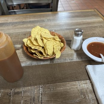El Parian Restaurant - Chips and salsa - Mexican Near Me - Los Angeles, California El Parian Restaurant - Chips and salsa - Mexican Near Me - Los Angeles, California