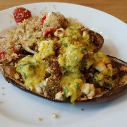 Green Lion - Studentenmenu. Aubergine ueberbacken und Quinoa dazu