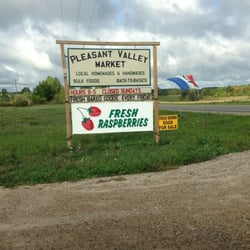 Pleasant Valley Market - Sign in front near the road