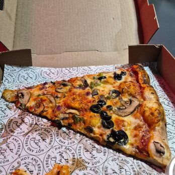 Pizza Kitchen - Veggie Pizza - Pizza Near Me - Tampa, Florida