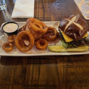 Buffalo Bill's Brewery - Cheese Burger with Onion Rings - Pizza Near Me - Hayward, California Buffalo Bill's Brewery - Cheese Burger with Onion Rings - Pizza Near Me - Hayward, California