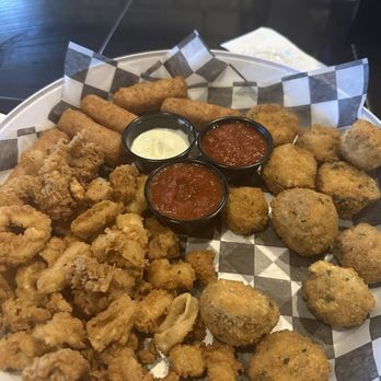 Hardknocks Sports Grill - HUGE platter for $13.99 Calamari, cheesesticks and mushrooms. - Sports Bars Near Me - Portland, Texas