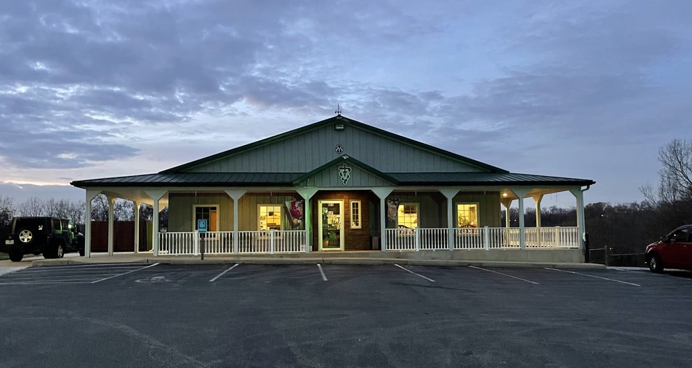 R Veterinary at Romaine Creek - pet boarding facility in Fenton, MO