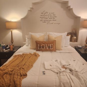 Andreas Hotel & Spa - The bed - Hotels Near Me - Palm Springs, California Andreas Hotel & Spa - The bed - Hotels Near Me - Palm Springs, California