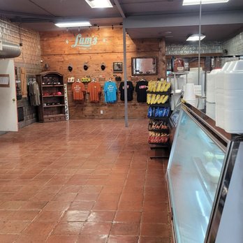 Lum's - Inside - Barbeque Near Me - Junction, Texas
