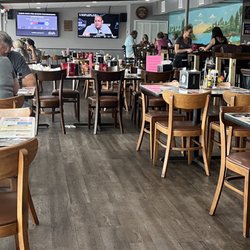 Drifters Riverfront Bar & Grill - Dining room