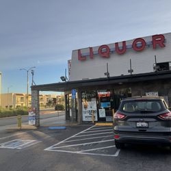 Mr Eds Liquor Store - Exterior