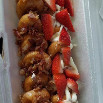 HI Shack - Mini donuts. Maple bacon and strawberry cheesecake... soooooo yummy! - Tacos Near Me - Honolulu, Hawaii