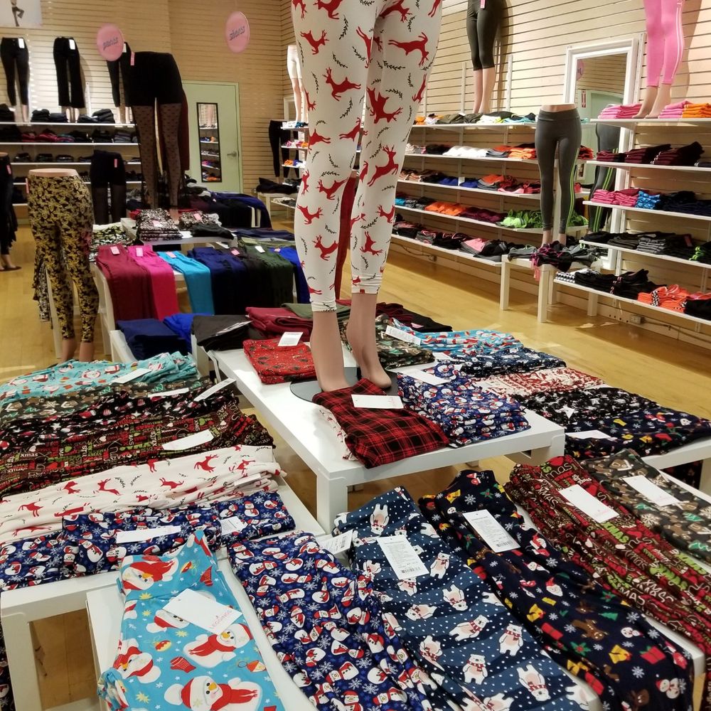 Leggings Park - Holiday leggings in so many fun patterns, perfect for Christmas morning. - Women's Clothing Near Me - Portland, Oregon Leggings Park - Holiday leggings in so many fun patterns, perfect for Christmas morning. - Women's Clothing Near Me - Portland, Oregon