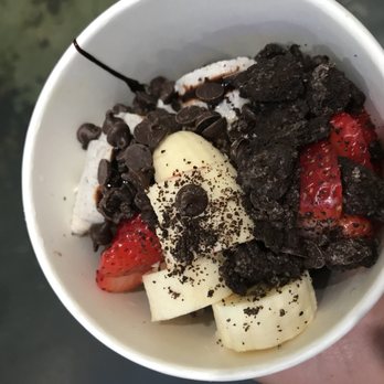 Icicles - Split order of Oreo Blast with bananas, strawberries, chocolate chips, chocolate sauce and Oreo crumbs - Desserts Near Me - Newark, California