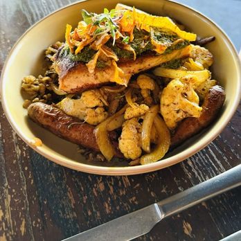 The Hideout Kitchen - Salmon over fingerling potatoes and cauliflower - New American Near Me - Lafayette, California The Hideout Kitchen - Salmon over fingerling potatoes and cauliflower - New American Near Me - Lafayette, California