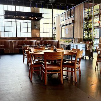 Dumpling King Asian Cuisine - Dining room - Szechuan Near Me - Sacramento, California Dumpling King Asian Cuisine - Dining room - Szechuan Near Me - Sacramento, California
