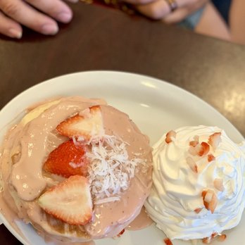 Eggs 'n Things - Lava Flow Pancakes - Breakfast & Brunch Near Me - Honolulu, Hawaii