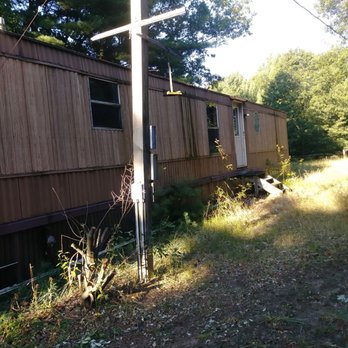 Kingcarz Services - Front side of mobile home before tear down - Demolition Services Near Me - Hersey, Michigan Kingcarz Services - Front side of mobile home before tear down - Demolition Services Near Me - Hersey, Michigan